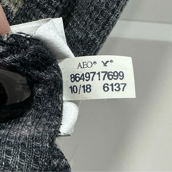 AEO Dark Blue Floral Short Sleeve Crop Top - Size Small - Picture 8 of 8